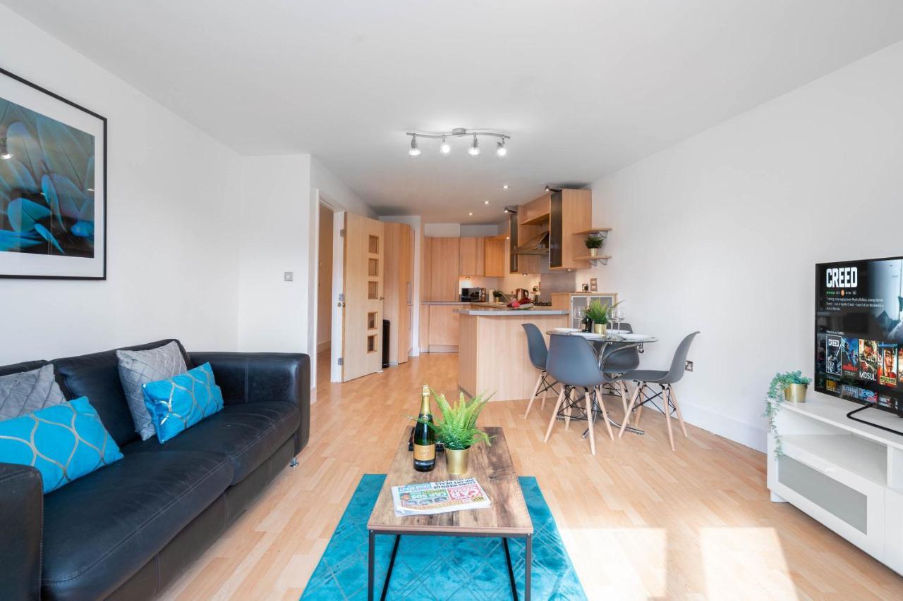 City Centre - Two Bedroom Apartment - Juliet Balcony - Secure Parking - Wifi - Smart Tv Birmingam Exterior foto