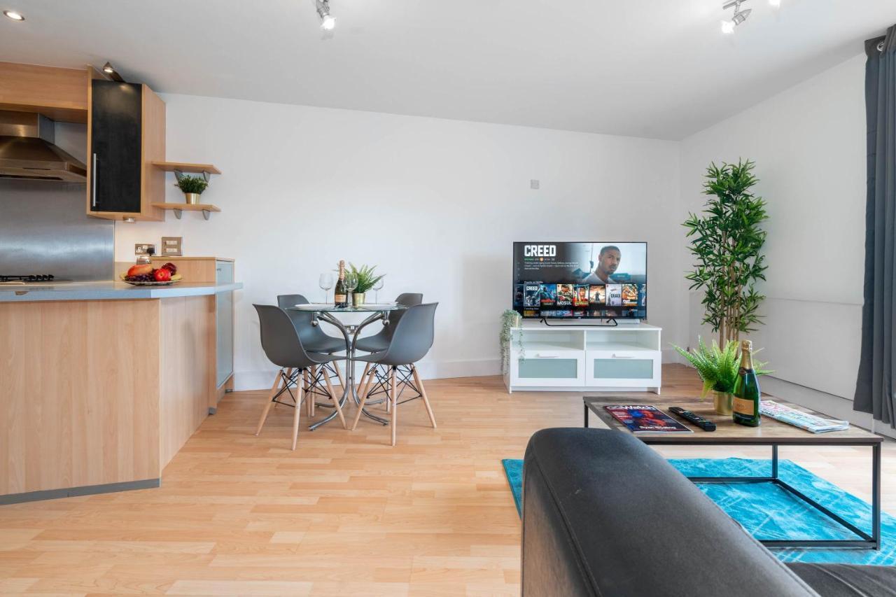 City Centre - Two Bedroom Apartment - Juliet Balcony - Secure Parking - Wifi - Smart Tv Birmingam Exterior foto